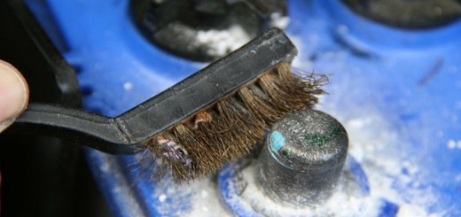 ¿Cómo limpiar los postes de baterías para camioneta?